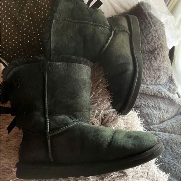 Sz 5 black sheepskin/sherpa  bailey bow 2 UGG classic   Short boot - Picture 3 of 7